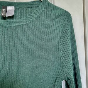 🔲 H&M cropped sweater